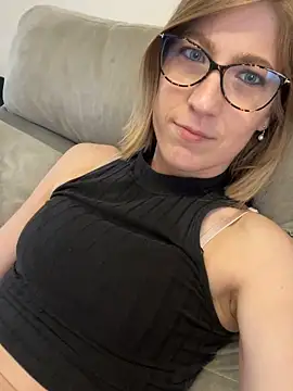 Snapshot of blondie-27 chatting on May 5, 2026, 2:53 pm blondie-27 online show from May 5, 2026, 2:53 pm