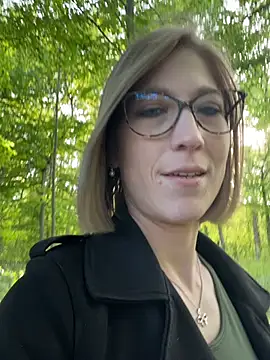 Snapshot of blondie-27 chatting on April 24, 2026, 4:53 pm blondie-27 online show from April 24, 2026, 4:53 pm