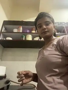 Snapshot of assybauty chatting on August 4, 2026, 11:37 am assybauty online show from August 4, 2026, 11:37 am