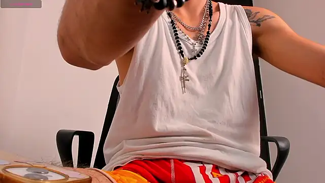 LovexJuxn8 online show from February 12, 2026, 7:13 pm