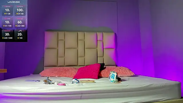 Snapshot of Zaphiro__Sky chatting on March 3, 2026, 8:43 am Zaphiro Sky online show from March 3, 2026, 8:43 am