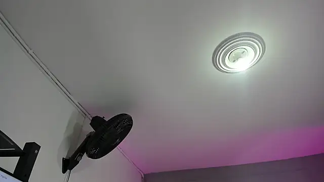 Snapshot of Zaphiro__Sky chatting on March 28, 2026, 8:48 am Zaphiro Sky online show from March 28, 2026, 8:48 am