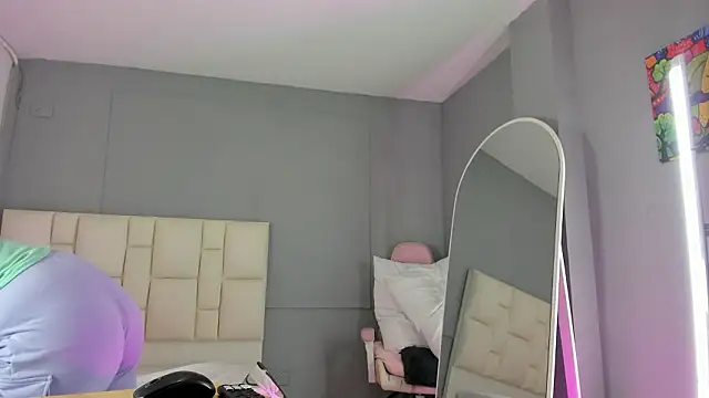 Snapshot of Zaphiro__Sky chatting on March 19, 2026, 9:20 am Zaphiro Sky online show from March 19, 2026, 9:20 am