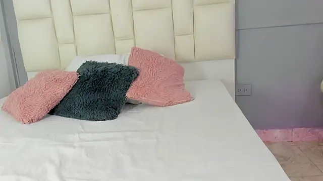 Snapshot of Zaphiro__Sky chatting on March 16, 2026, 8:51 am Zaphiro Sky online show from March 16, 2026, 8:51 am