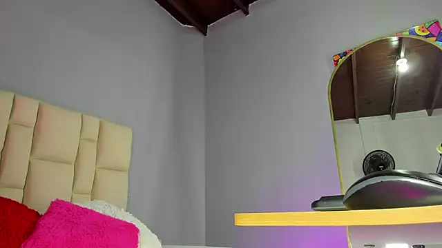 Snapshot of Zaphiro__Sky chatting on February 16, 2026, 8:46 am Zaphiro Sky online show from February 16, 2026, 8:46 am