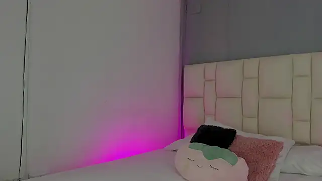 Snapshot of Zaphiro__Sky chatting on March 25, 2026, 8:46 am Zaphiro Sky online show from March 25, 2026, 8:46 am