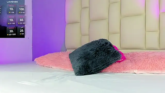 Snapshot of Zaphiro__Sky chatting on March 4, 2026, 8:44 am Zaphiro Sky online show from March 4, 2026, 8:44 am