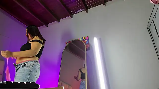 Snapshot of Zaphiro__Sky chatting on February 14, 2026, 8:58 am Zaphiro Sky online show from February 14, 2026, 8:58 am