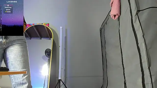 Snapshot of Zaphiro__Sky chatting on March 5, 2026, 8:44 am Zaphiro Sky online show from March 5, 2026, 8:44 am