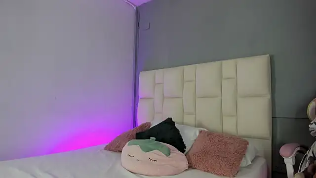 Snapshot of Zaphiro__Sky chatting on March 13, 2026, 8:41 am Zaphiro Sky online show from March 13, 2026, 8:41 am