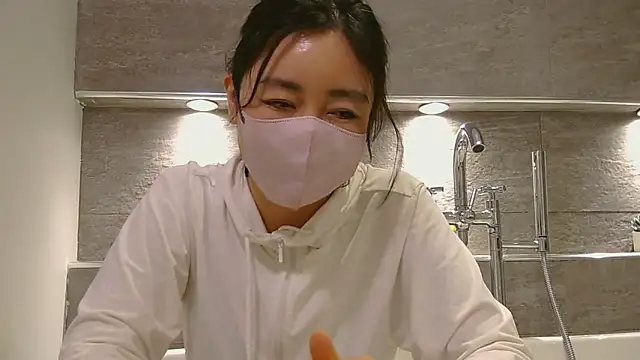 Snapshot of Mochi-Momo chatting on April 8, 2026, 11:01 am Mochi-Momo online show from April 8, 2026, 11:01 am