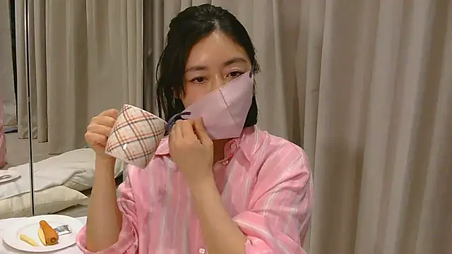 Snapshot of Mochi-Momo chatting on April 11, 2026, 2:43 pm Mochi-Momo online show from April 11, 2026, 2:43 pm