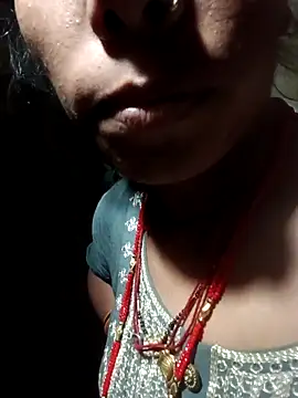 Snapshot of Desi_Couple_P chatting on May 4, 2026, 3:15 pm Desi Couple P online show from May 4, 2026, 3:15 pm