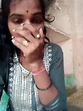 Snapshot of Desi_Couple_P chatting on May 8, 2026, 12:47 am Desi Couple P online show from May 8, 2026, 12:47 am