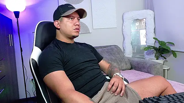 Snapshot of _robertobaggioo chatting on May 15, 2026, 12:36 pm robertobaggioo online show from May 15, 2026, 12:36 pm