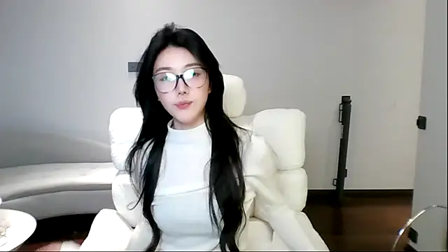 MedeLineayr online show from March 18, 2026, 5:58 pm