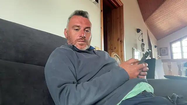 Snapshot of marcovik1 chatting on May 18, 2026, 11:04 am marcovik1 online show from May 18, 2026, 11:04 am