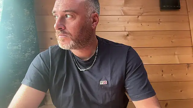 Snapshot of marcovik1 chatting on April 20, 2026, 8:39 am marcovik1 online show from April 20, 2026, 8:39 am