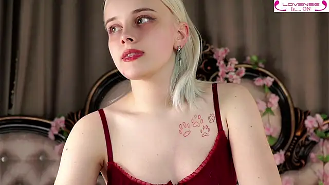 Snapshot of KirstinMcgeady chatting on April 29, 2026, 5:30 pm KirstinMcgeady online show from April 29, 2026, 5:30 pm