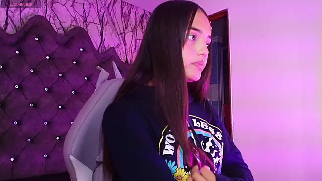 VellvetLuna online show from February 12, 2026, 12:49 pm