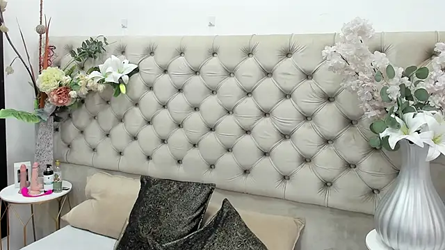 Snapshot of VanessaLanz chatting on March 27, 2026, 12:28 pm VanessaLanz online show from March 27, 2026, 12:28 pm