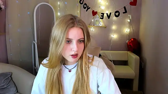 Kelly  White online show from February 12, 2026, 3:23 pm