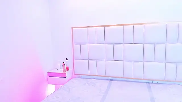 Snapshot of Violetta-foxx chatting on March 7, 2026, 7:30 pm Violetta-foxx online show from March 7, 2026, 7:30 pm