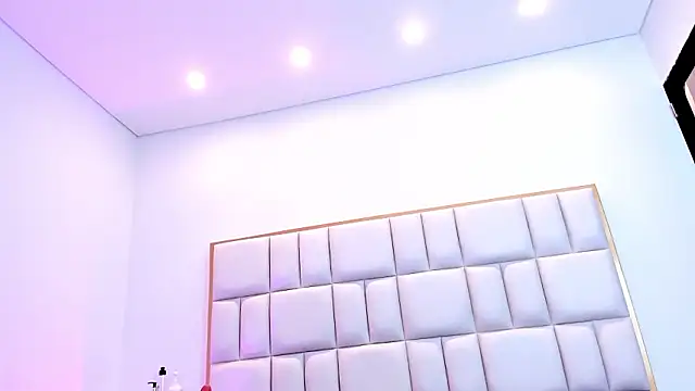 Snapshot of Violetta-foxx chatting on March 24, 2026, 7:36 pm Violetta-foxx online show from March 24, 2026, 7:36 pm