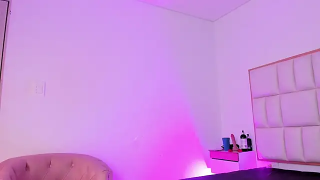 Violetta-foxx online show from May 5, 2026, 7:50 pm