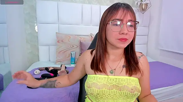 Snapshot of antonella_moon7 chatting on April 11, 2026, 5:04 am antonella moon7 online show from April 11, 2026, 5:04 am