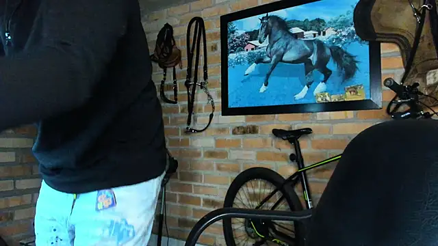 dominic jonson online show from March 4, 2026, 4:20 am