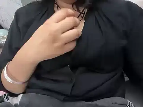 hugeindiantitties online show from February 25, 2026, 3:29 am