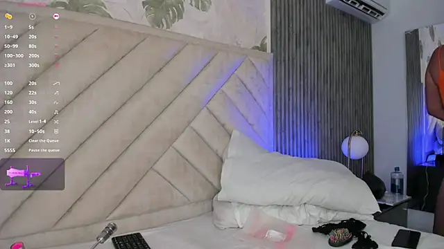 SarahRizof online show from May 8, 2026, 1:09 am