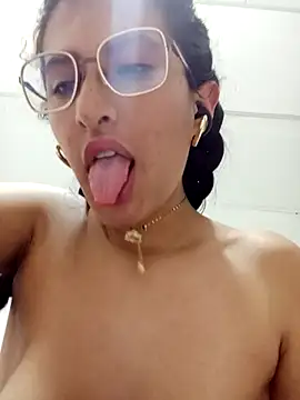 Snapshot of Esperanza__hot chatting on April 4, 2026, 12:17 am Esperanza hot online show from April 4, 2026, 12:17 am