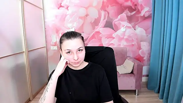 SofiaRaysi online show from February 12, 2026, 6:57 am