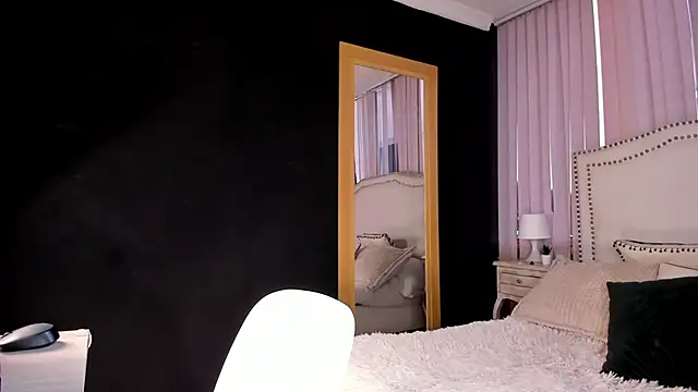 Snapshot of madii_lenon chatting on March 28, 2026, 8:43 pm madii lenon online show from March 28, 2026, 8:43 pm