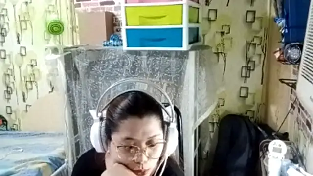 Snapshot of TennieReichow chatting on April 6, 2026, 11:11 am TennieReichow online show from April 6, 2026, 11:11 am