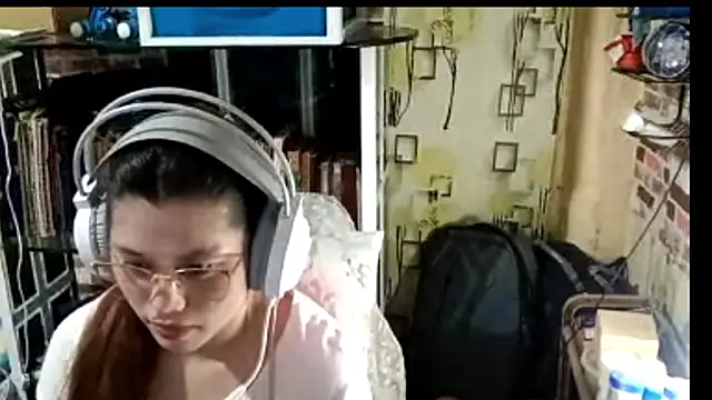 Snapshot of TennieReichow chatting on March 25, 2026, 12:04 pm TennieReichow online show from March 25, 2026, 12:04 pm