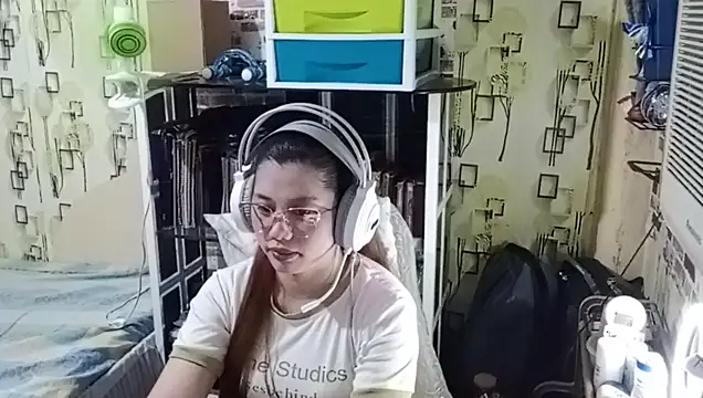 Snapshot of TennieReichow chatting on April 1, 2026, 11:11 am TennieReichow online show from April 1, 2026, 11:11 am