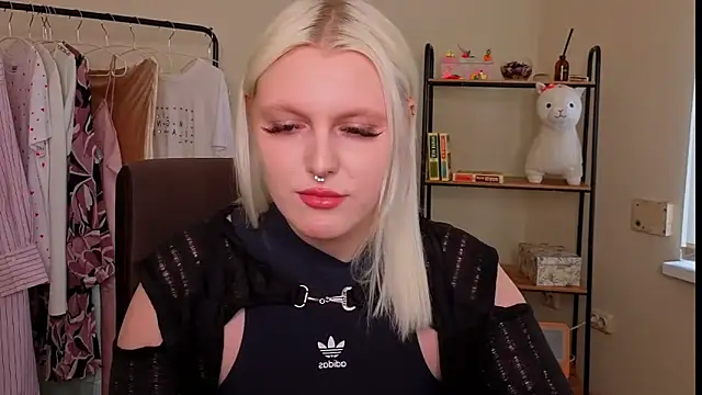 KellyyMcGuire online show from February 12, 2026, 11:21 am