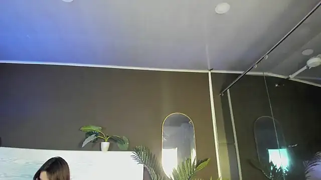 Mia noiir online show from May 6, 2026, 4:05 am