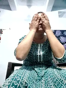 Snapshot of Anushka_Singh0 chatting on April 20, 2026, 4:08 pm Anushka Singh0 online show from April 20, 2026, 4:08 pm