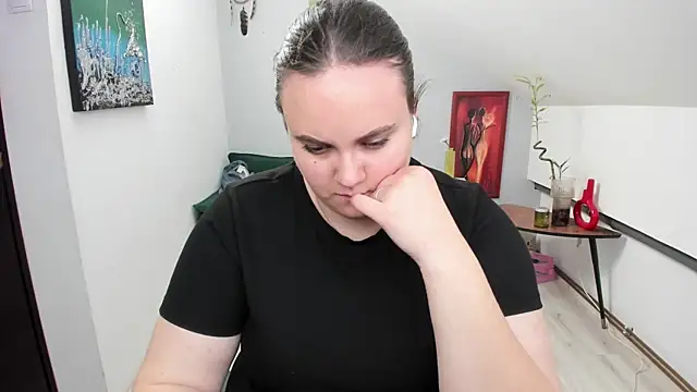 ElviraJoness online show from March 31, 2026, 6:43 pm