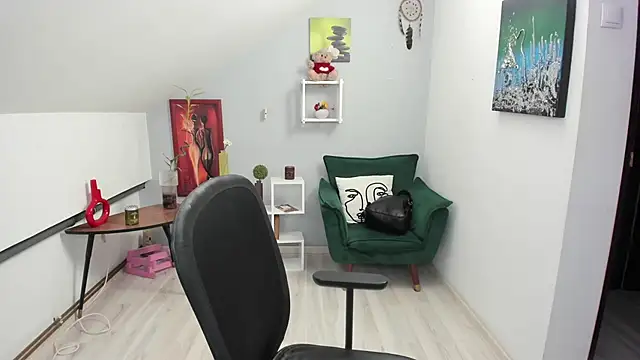 ElviraJoness online show from March 18, 2026, 7:48 pm