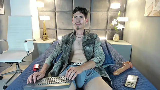 Snapshot of skinny_jean_ chatting on May 20, 2026, 8:28 pm skinny jean online show from May 20, 2026, 8:28 pm
