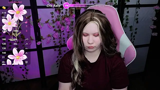 Snapshot of kitsune_little chatting on April 24, 2026, 8:33 pm kitsune little online show from April 24, 2026, 8:33 pm