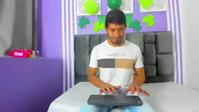 MAGGYE MAX online show from March 20, 2026, 1:23 pm