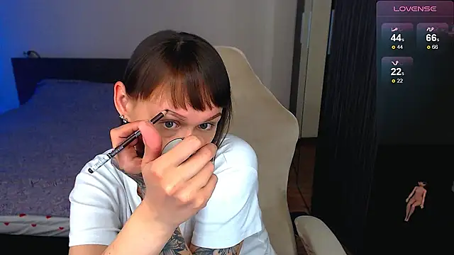 Mel Lovell  online show from May 10, 2026, 11:28 pm