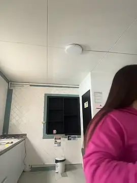 Anya Volker online show from March 31, 2026, 12:18 pm