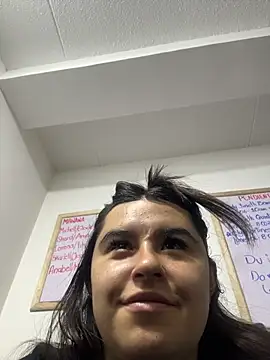 Anya Volker online show from April 6, 2026, 11:33 am